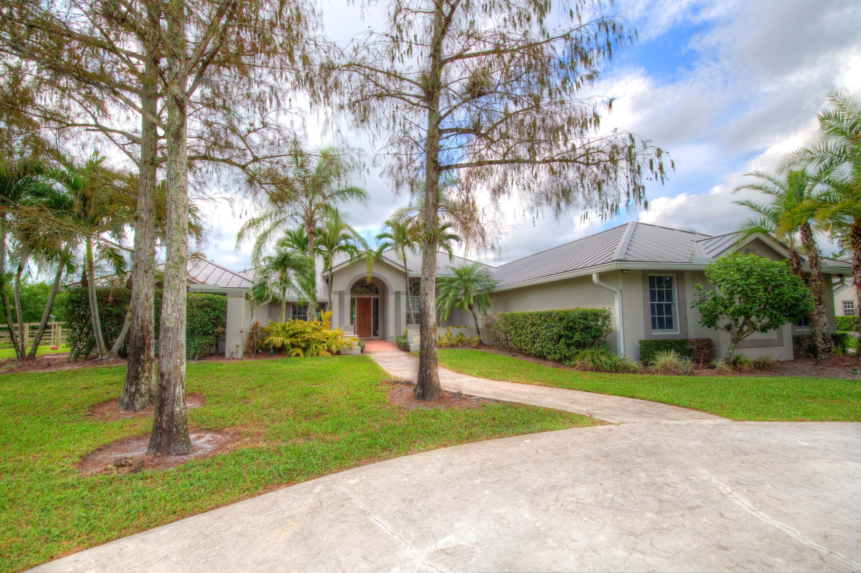 SADDLE TRAIL PARK OF WELLINGTON - Residential