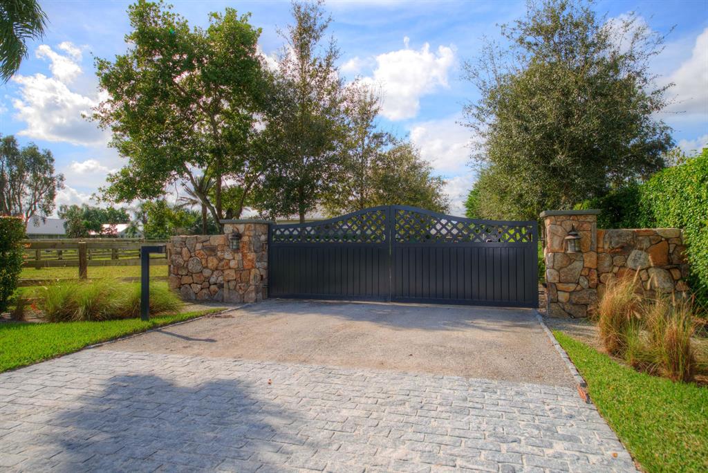 SADDLE TRAIL PARK OF WELLINGTON - Residential