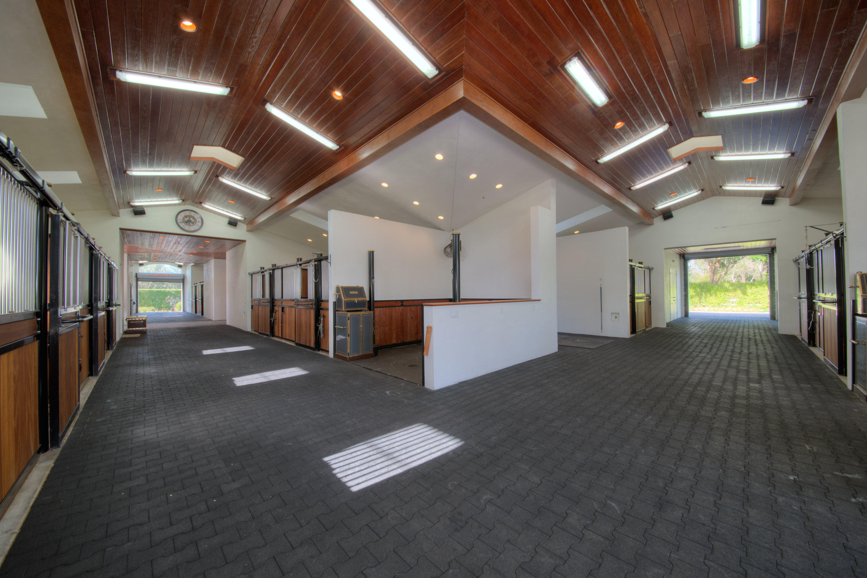 SADDLE TRAIL PARK OF WELLINGTON - Residential