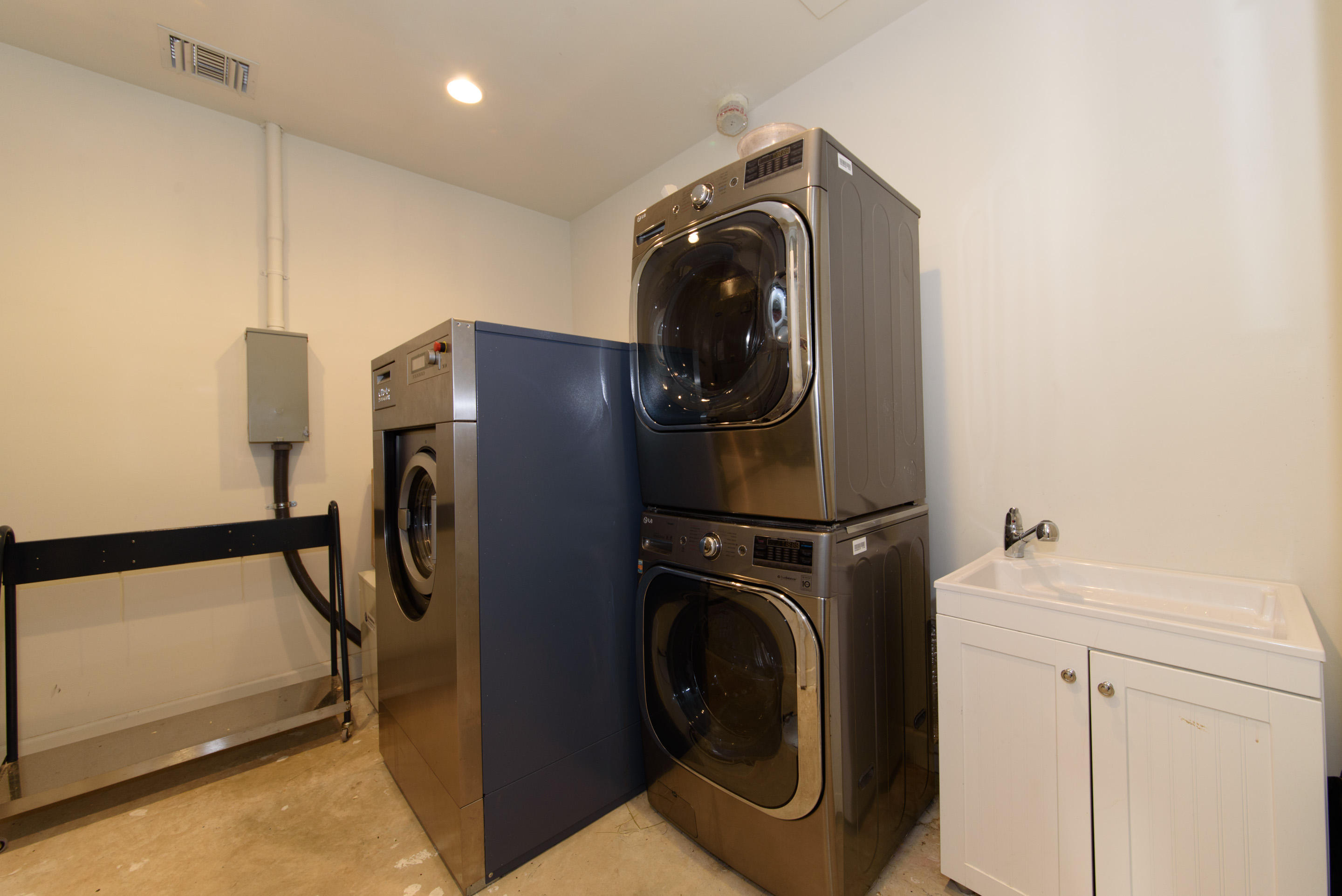 SADDLE TRAIL PARK OF WELLINGTON - Residential