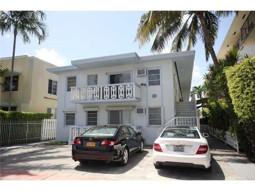 !! Location!! Location!! Live in the one of the MOST DESIRED areas of South Florida!!! Don't Miss this unbelievable opportunity to be 4 blocks from the Ocean!! Shopping and Restaurants at your doorstep!!! This spacious 1 bedroom 1 bath apartment has it's very own assigned parking!!