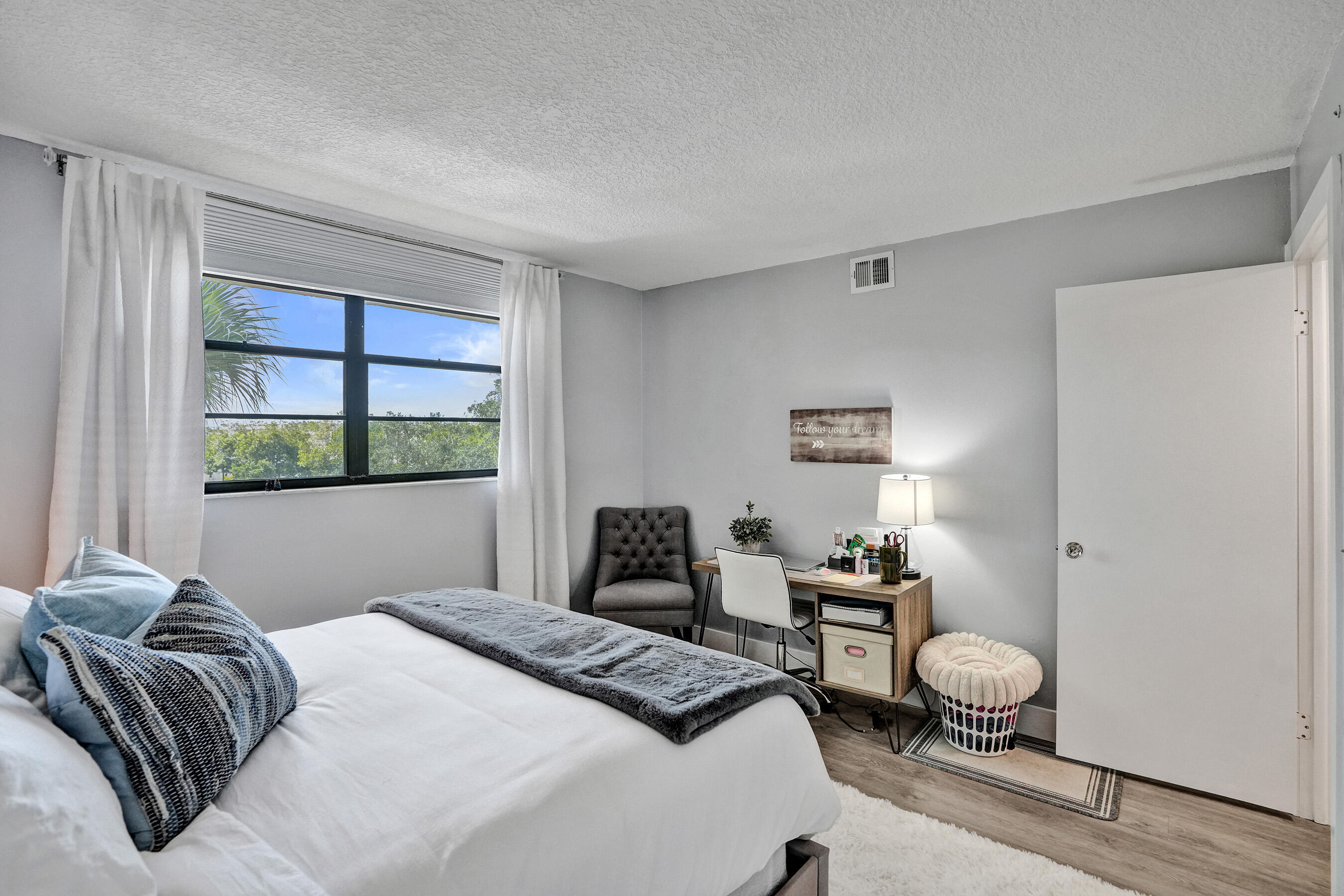 DEER CREEK COUNTRY CLUB - Residential Lease