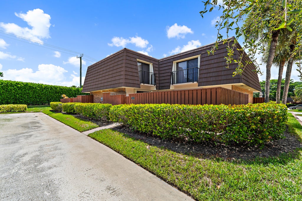Photo of 1221 12TH Court, Jupiter, FL 33477 (MLS # B26071164)