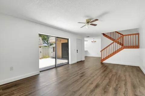 6604 66th Way, West Palm Beach, FL MLS: R11092919