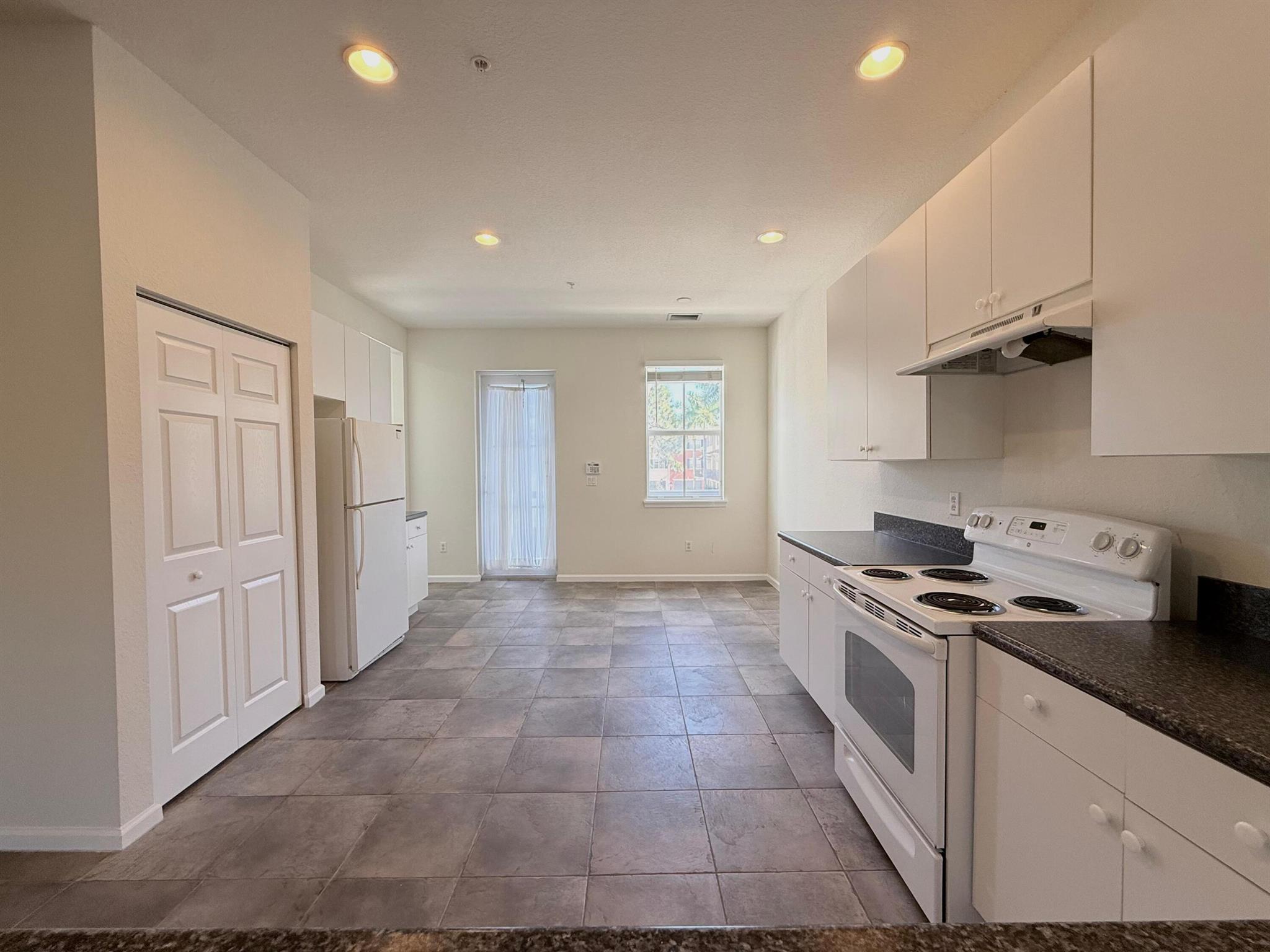 GREENWICH RESIDENTIAL CON - Residential Lease