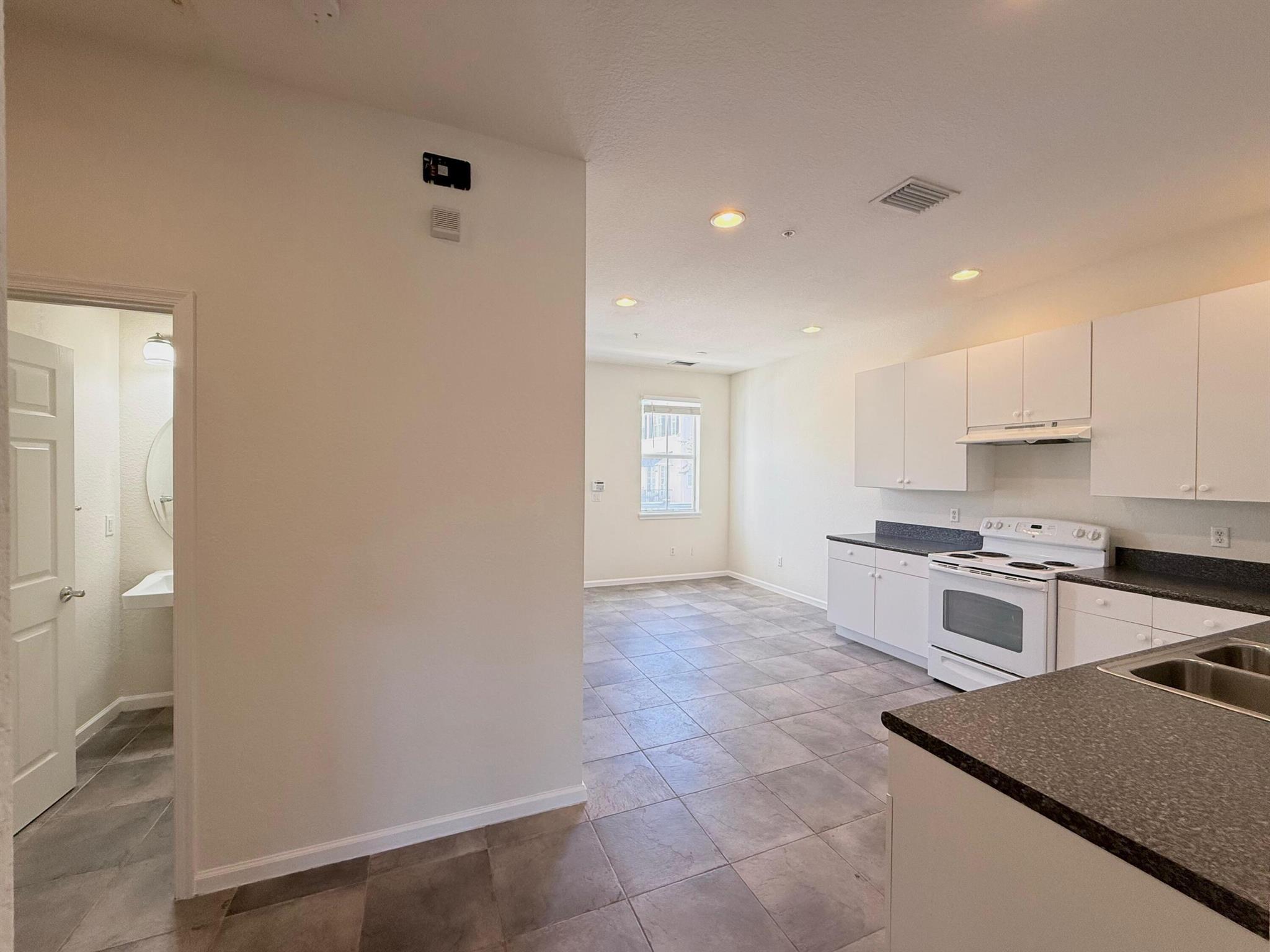 GREENWICH RESIDENTIAL CON - Residential Lease