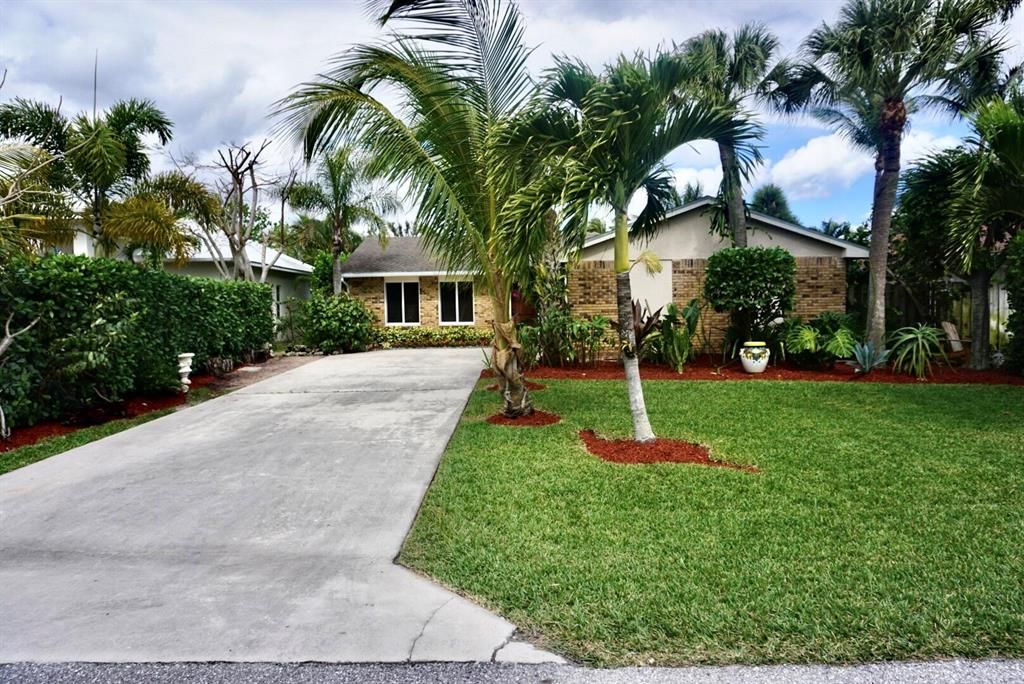Photo of 6259 Garrett Street St, Jupiter, FL 33458 (MLS # R10774227)