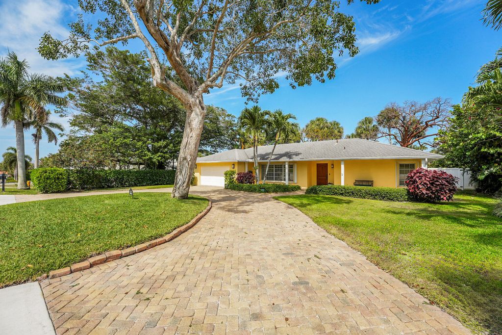 Photo of 10 Middle Road, Sewalls Point, FL 34996 (MLS # R11086517)