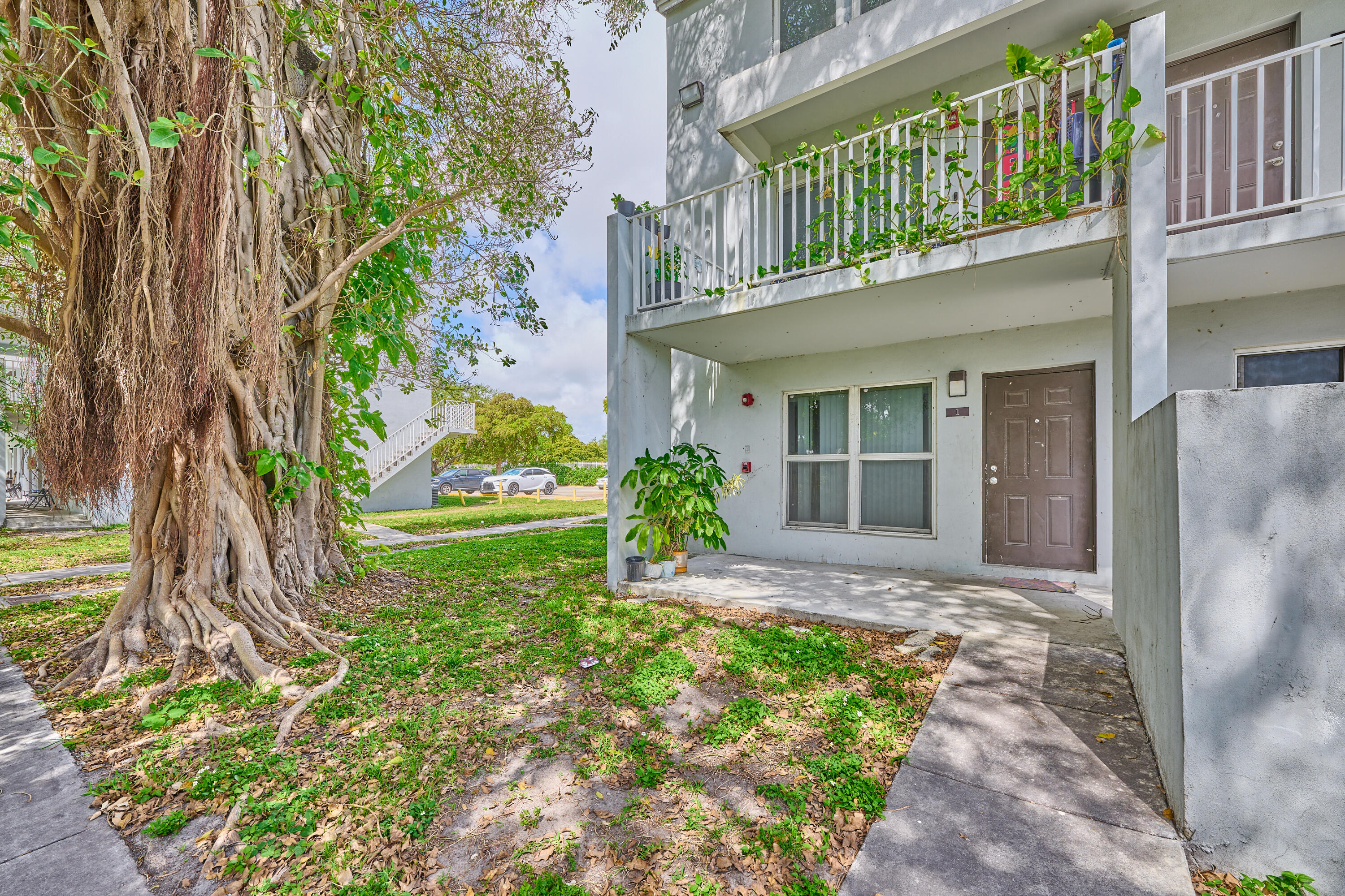 TOWN PARK PLAZA NORTH CONDO - Residential