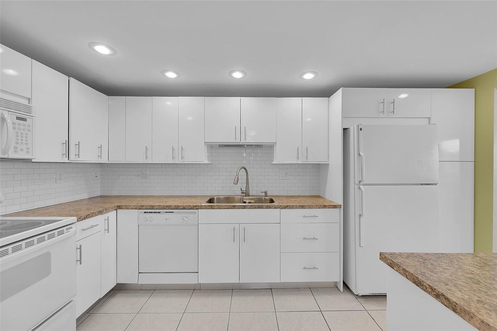 Photo of 531 N Ocean Boulevard #901, Pompano Beach, FL 33062 (MLS # F10534111)