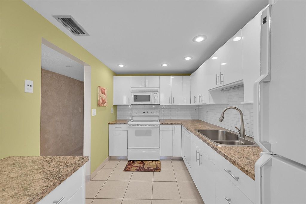 Photo of 531 N Ocean Boulevard #901, Pompano Beach, FL 33062 (MLS # F10534111)