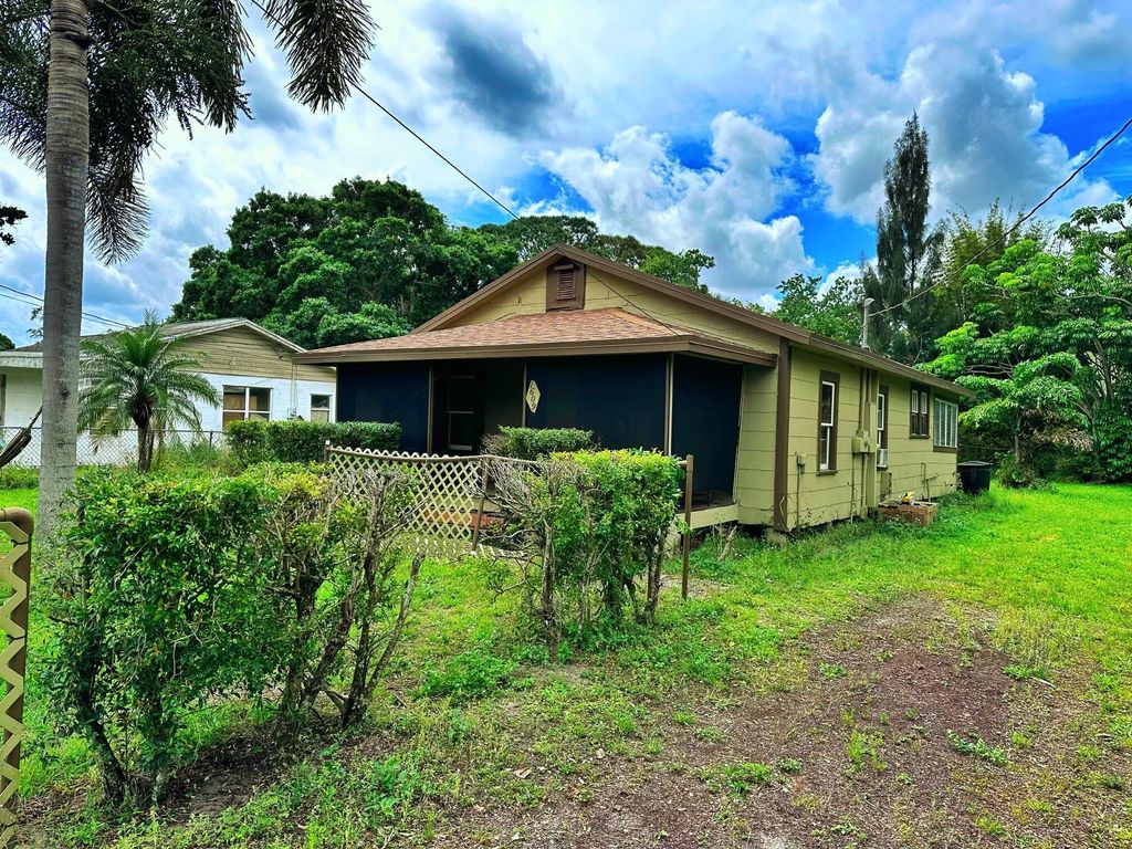 Photo of 1609 S 29th Street, Fort Pierce, FL 34947 (MLS # R10970508)