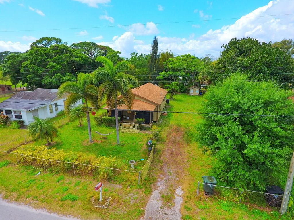 Photo of 1609 S 29th Street, Fort Pierce, FL 34947 (MLS # R10970508)