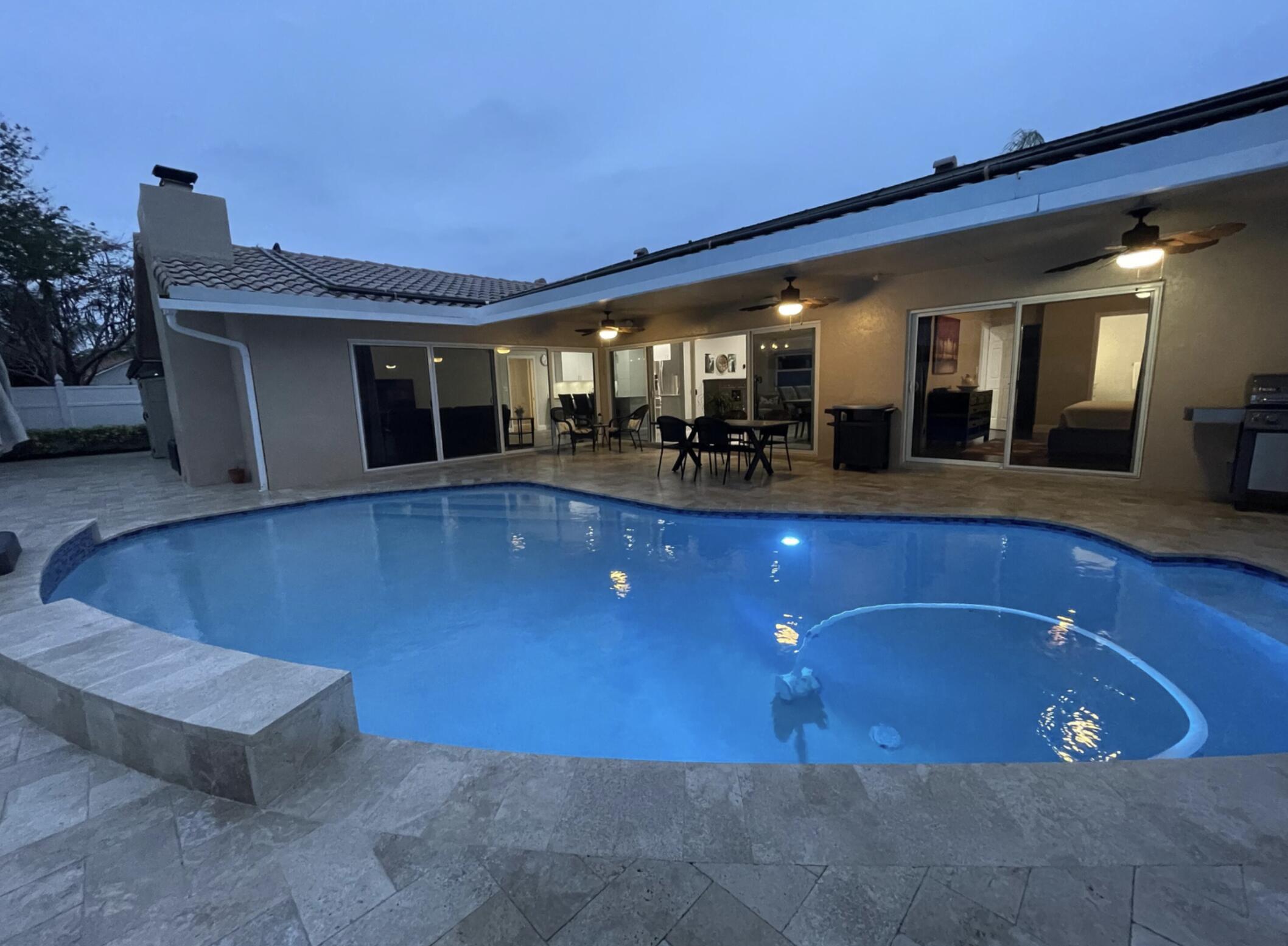 6992 W Calle Del Paz W