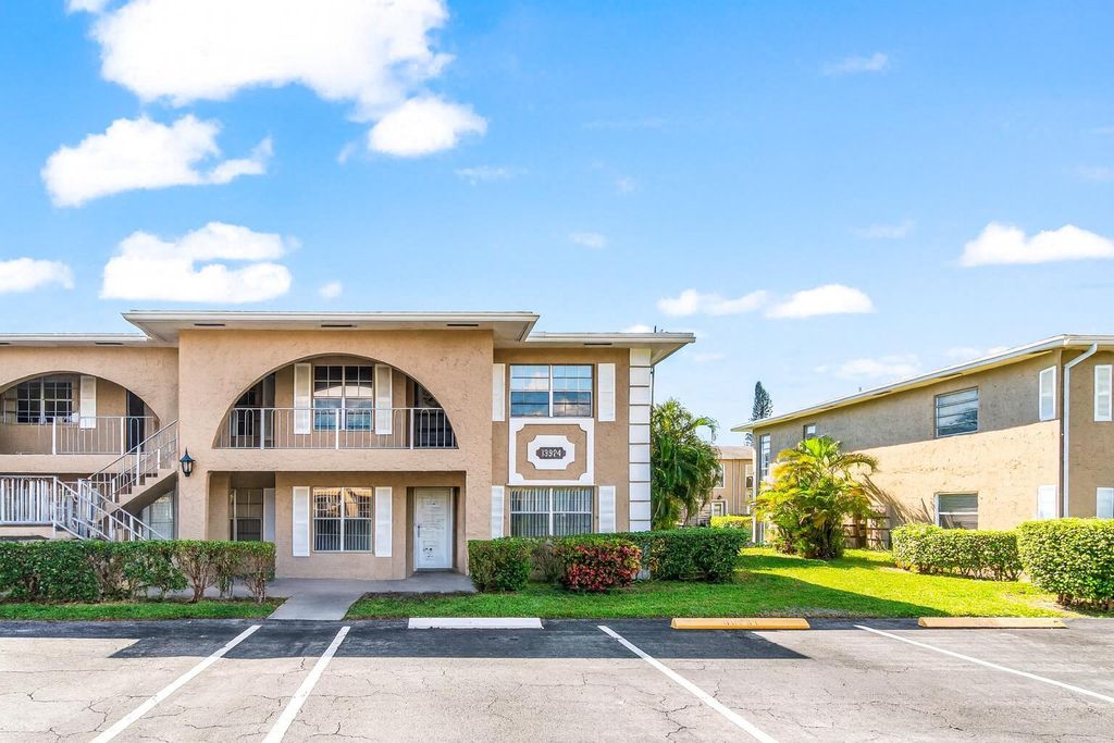 Photo of 13924 Via Flora #D, Delray Beach, FL 33484 (MLS # R11135585)