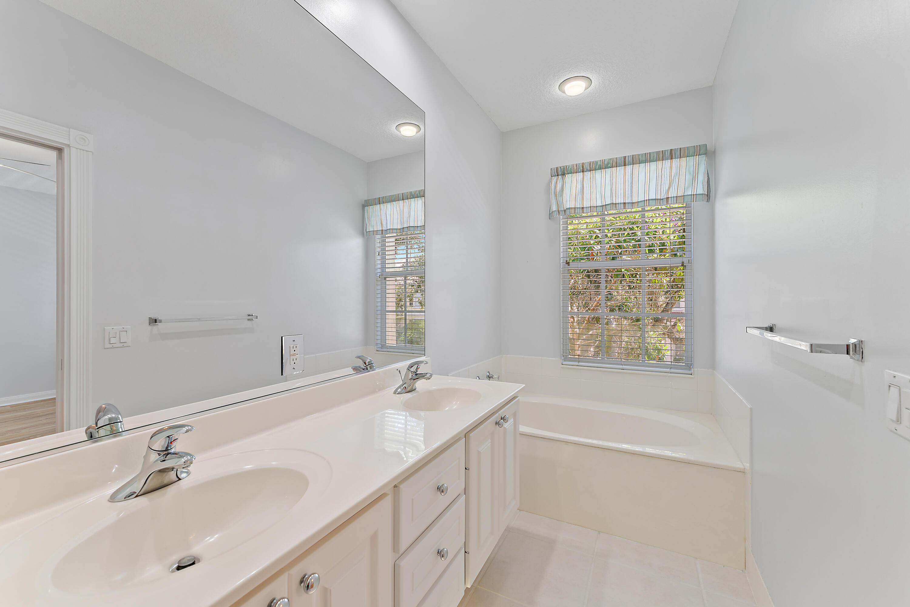 CAMBRIDGE AT ABACOA - Residential Lease