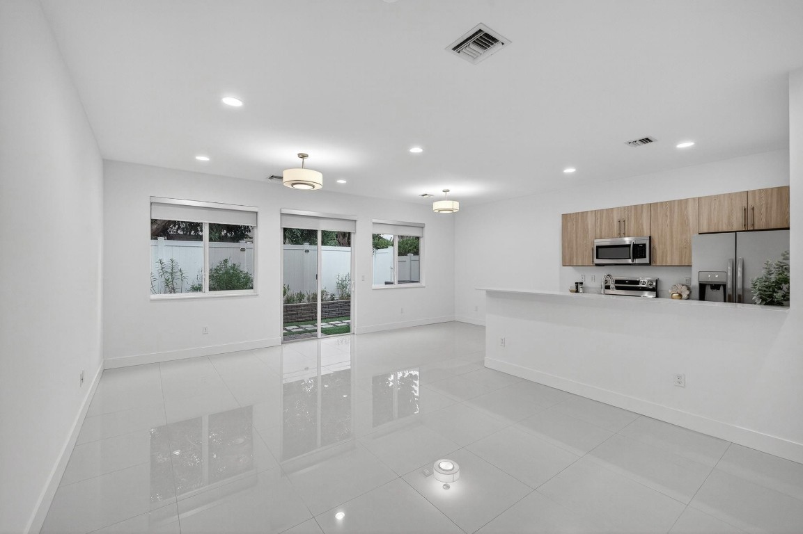 737 SE 1st Court 737