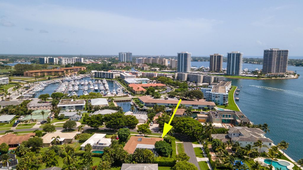 Photo of 100 Gulfstream Road, North Palm Beach, FL 33408 (MLS # R10982886)