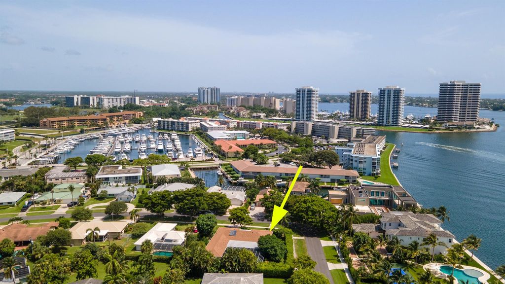 Photo of 100 Gulfstream Road, North Palm Beach, FL 33408 (MLS # R10982886)