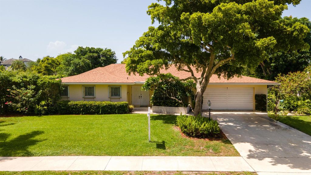 Photo of 100 Gulfstream Road, North Palm Beach, FL 33408 (MLS # R10982886)