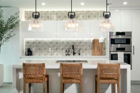 851 NE 1st Avenue 812 Miami FL 33132