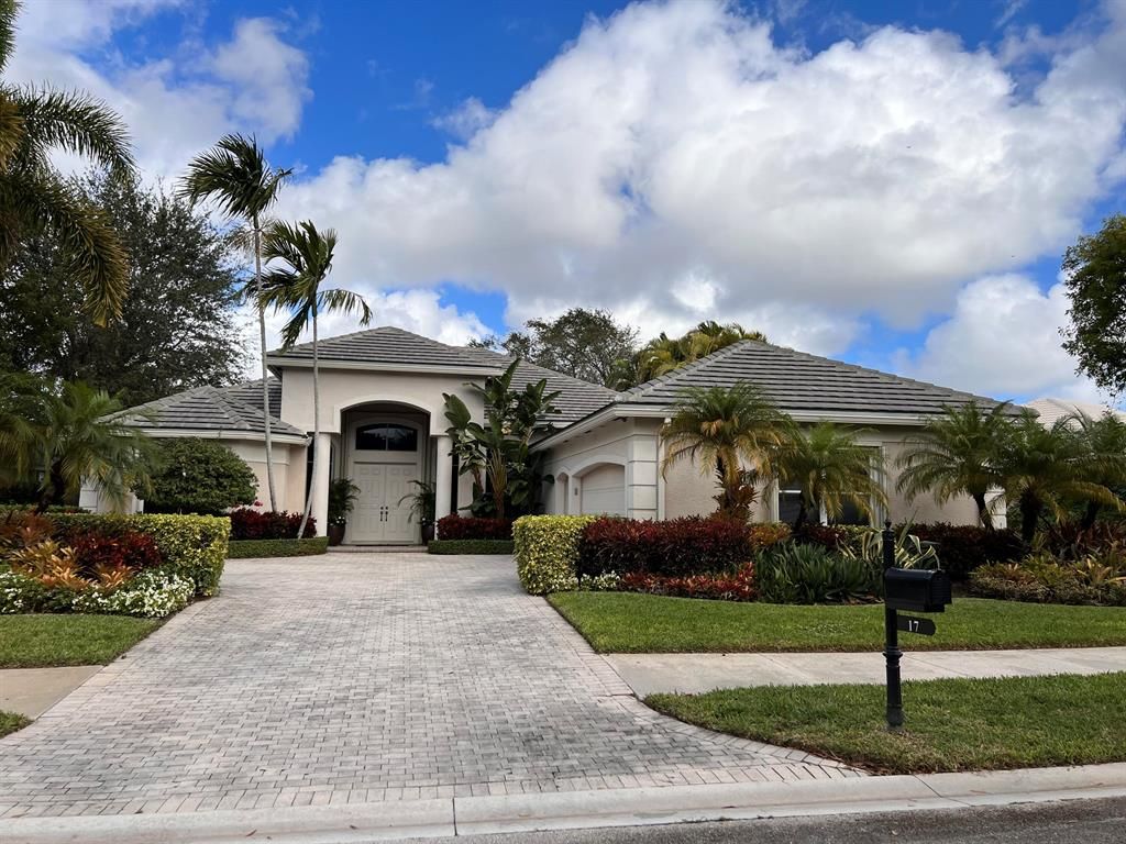 Photo of 17 Bermuda Lake Drive, Palm Beach Gardens, FL 33418 (MLS # R10765409)
