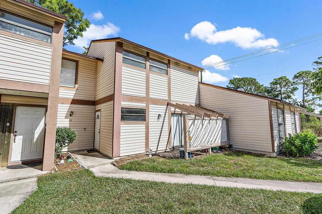 Photo of 104 Sherwood Circle #1c, Jupiter, FL 33458 (MLS # R10864116)