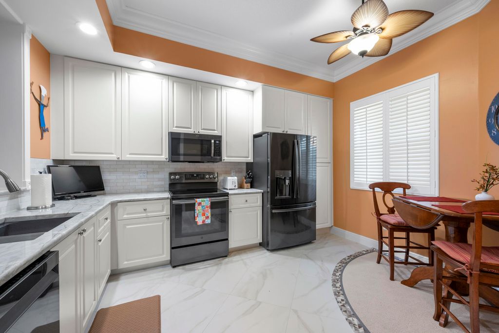 Photo of 8 Harbour Isle Drive E #Ph5, Fort Pierce, FL 34949 (MLS # R11147194)