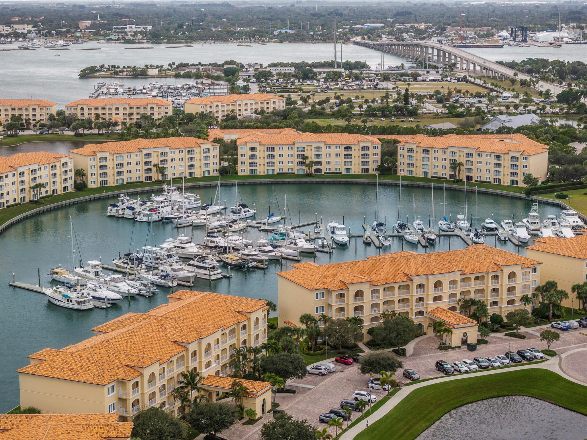 HARBOUR ISLE AT HUTCHINSO - Residential