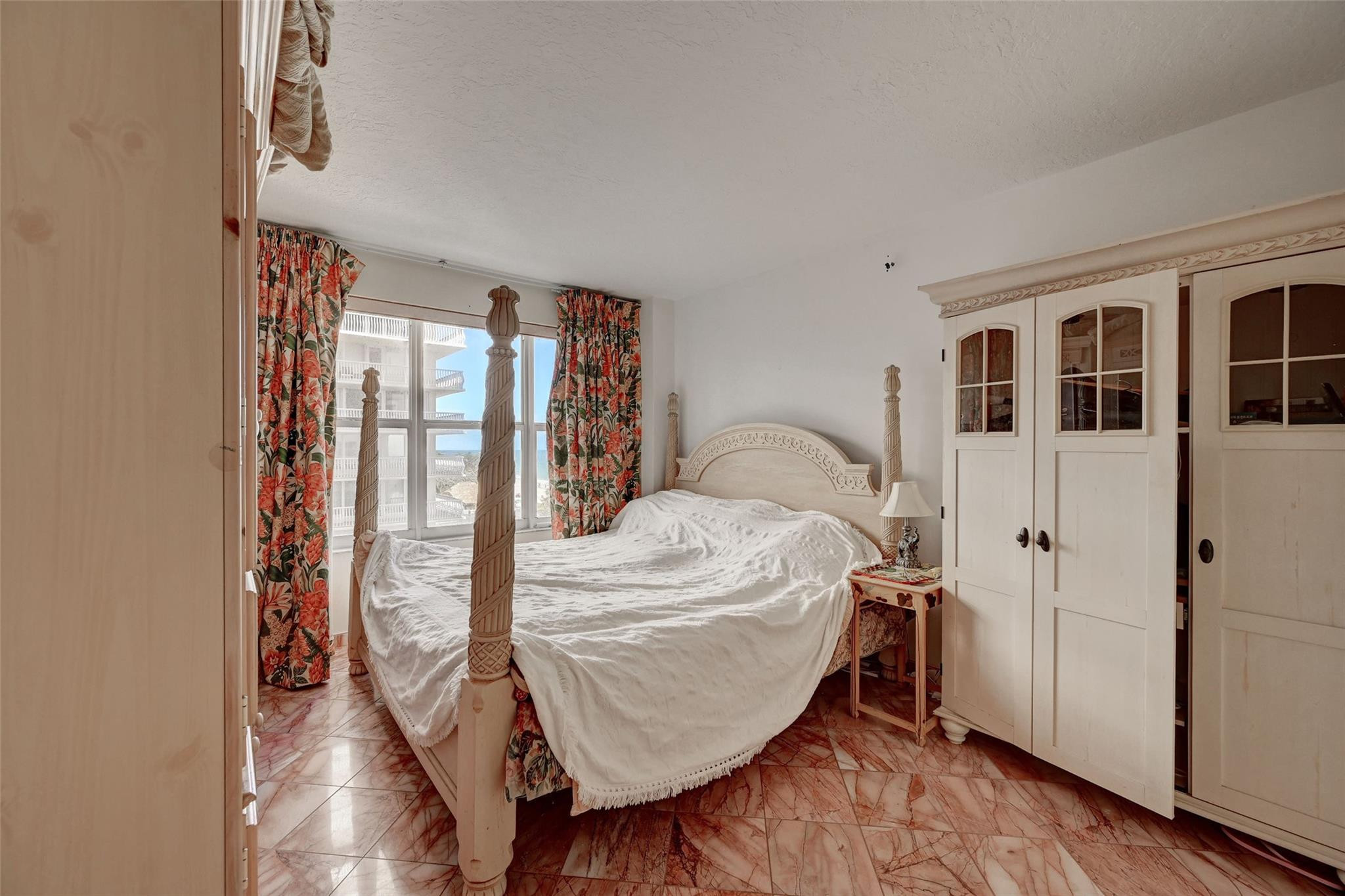 OCEAN SUMMIT - Residential