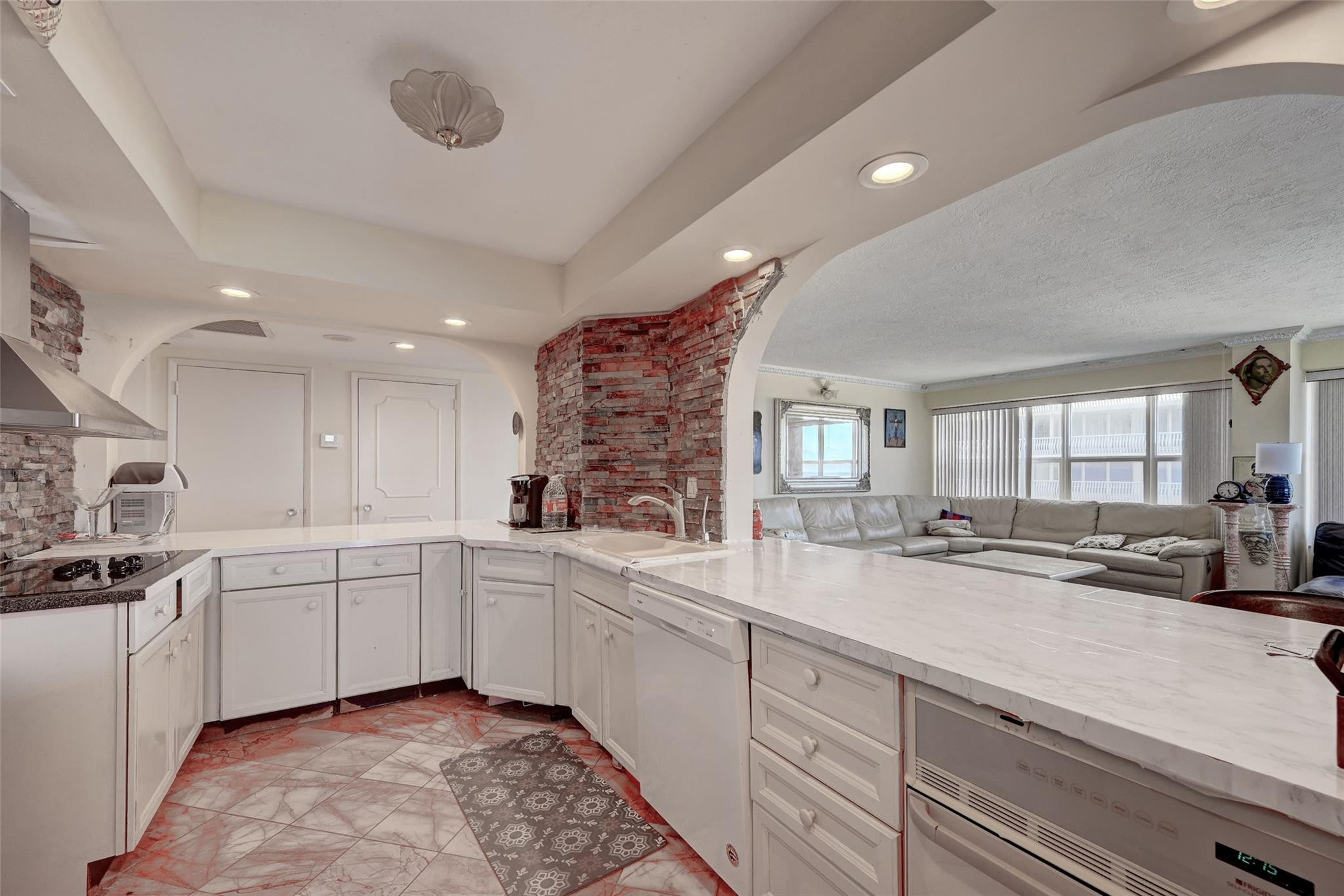 OCEAN SUMMIT - Residential