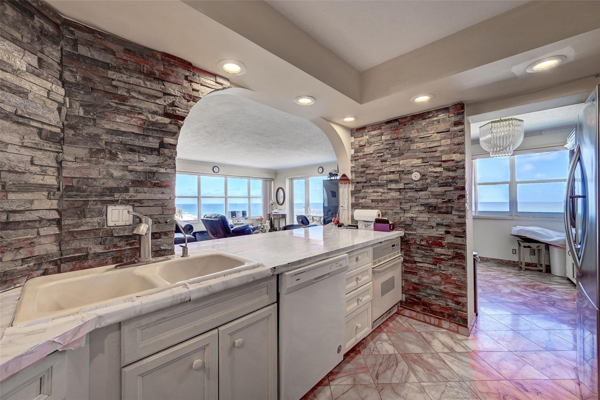 OCEAN SUMMIT - Residential