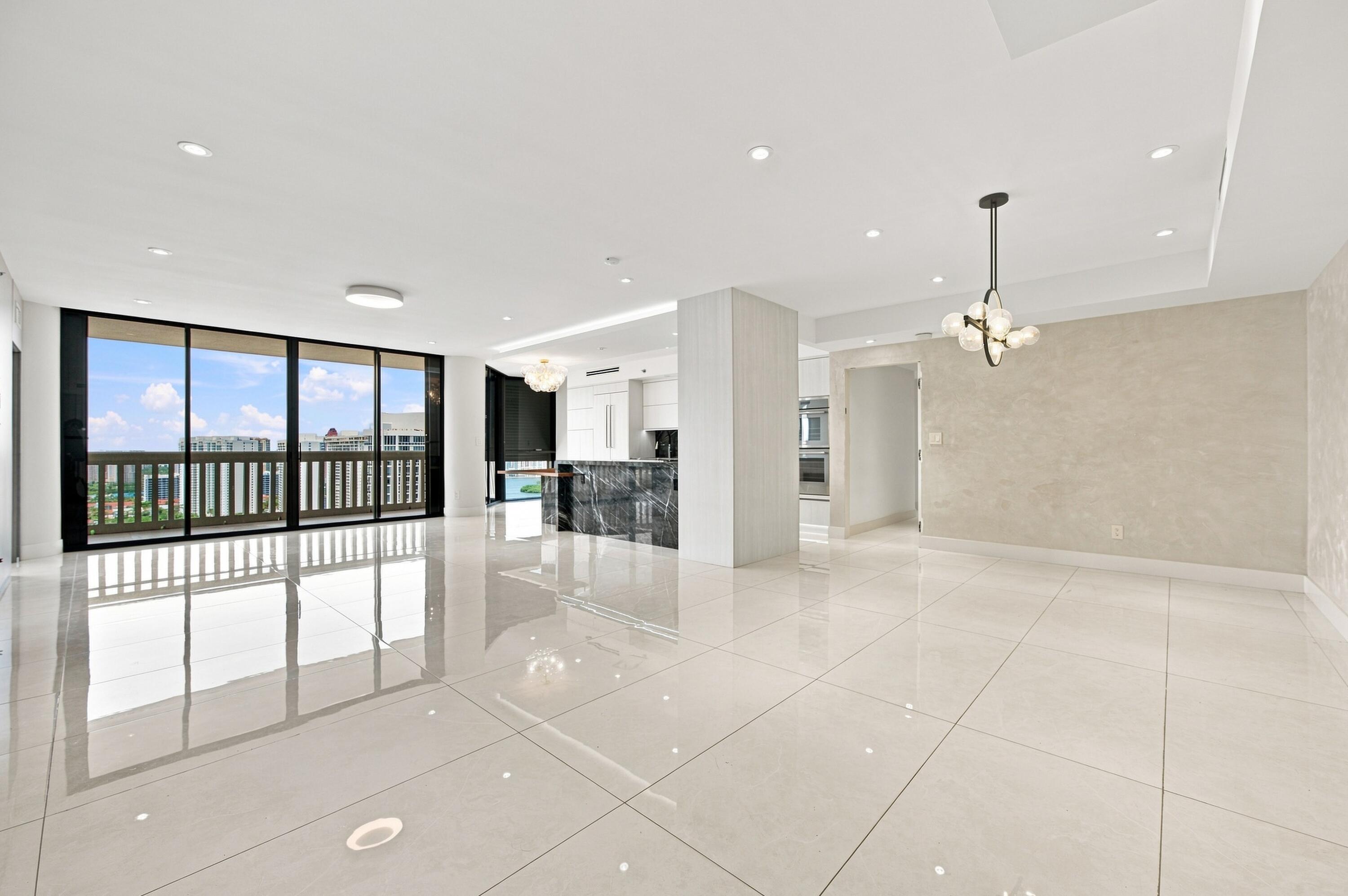 2000 Island Boulevard 2905