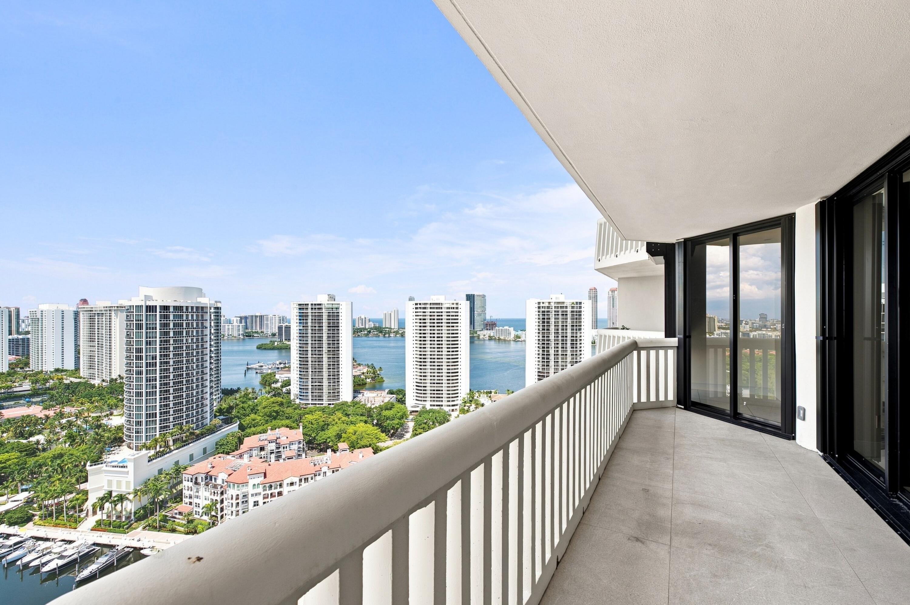 2000 Island Boulevard 2905