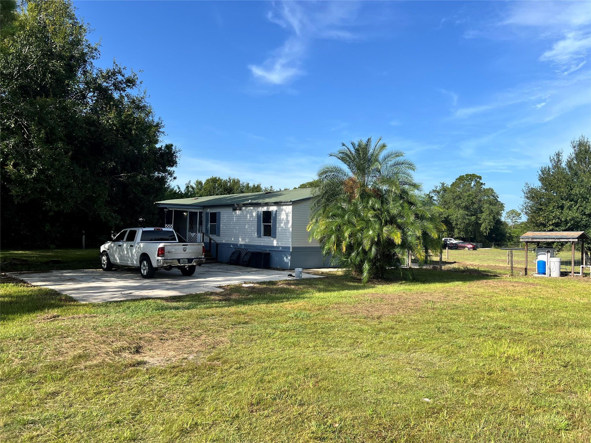 View Clewiston, FL 33440 mobile home