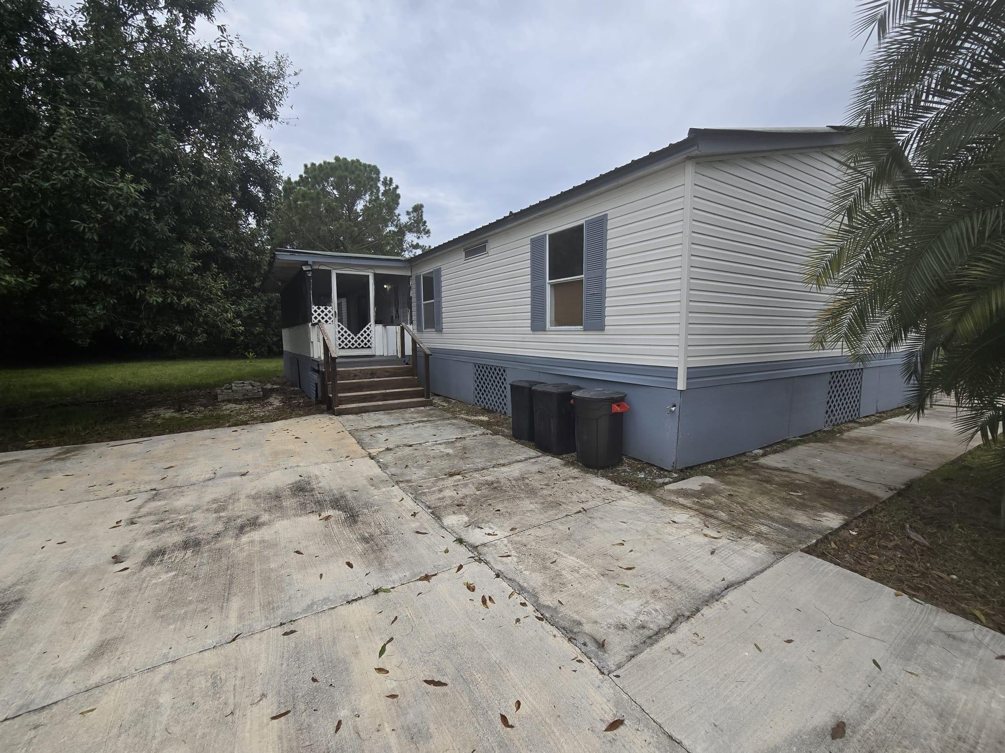 Photo 3 of 29 of 550 N Hacienda St mobile home