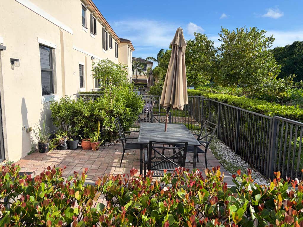 Photo of 4721 Santa Cruz Way, Davie, FL 33314 (MLS # B26064905)