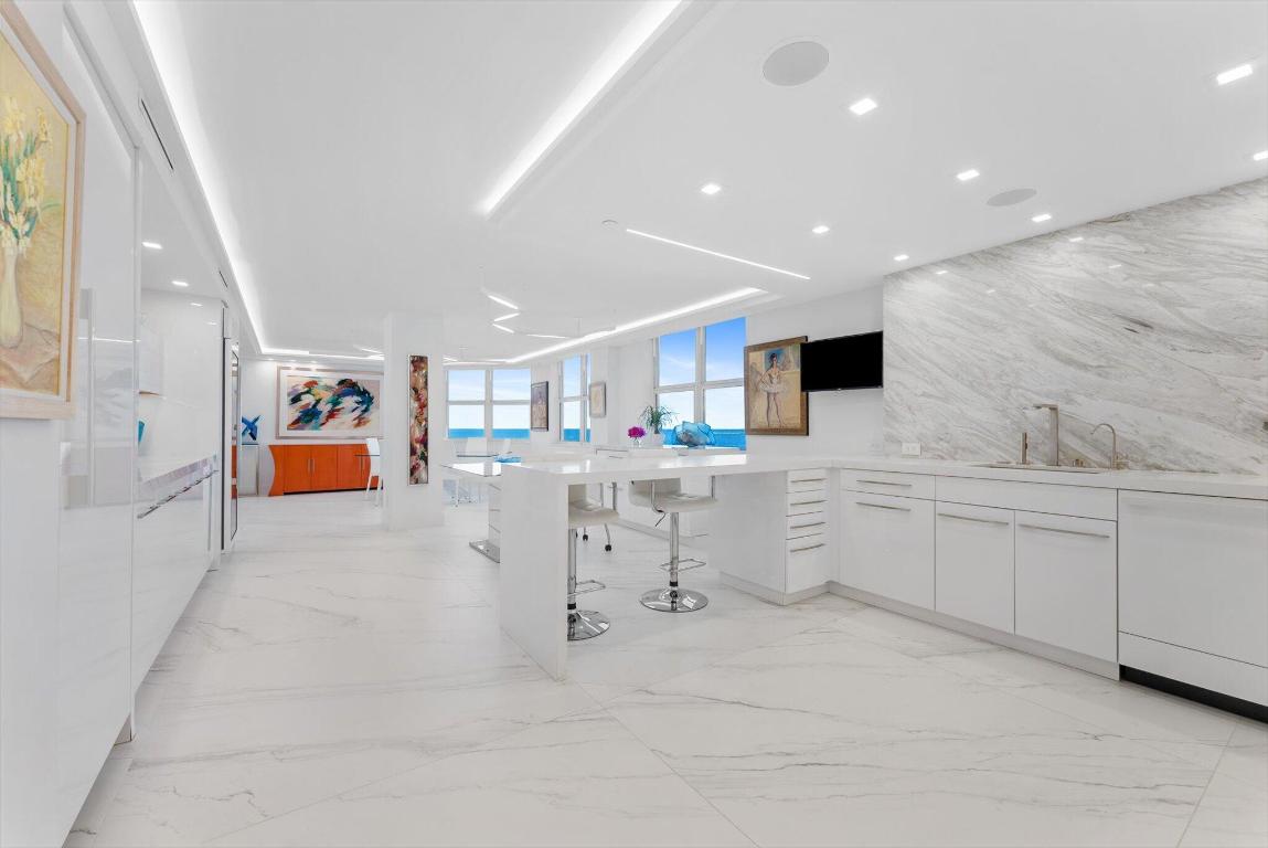 CLARENDON CONDO - Residential