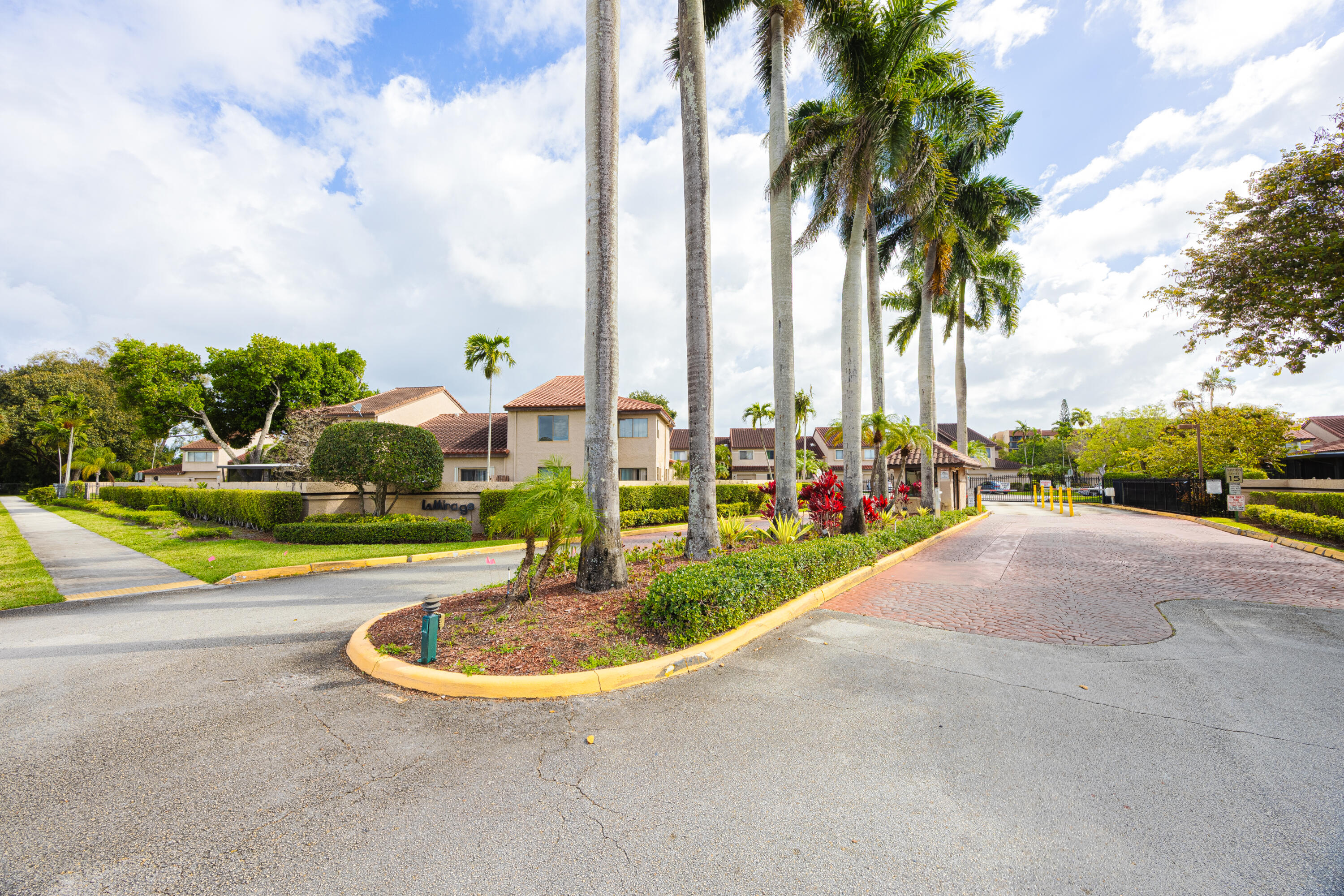 3625 Inverrary Boulevard W