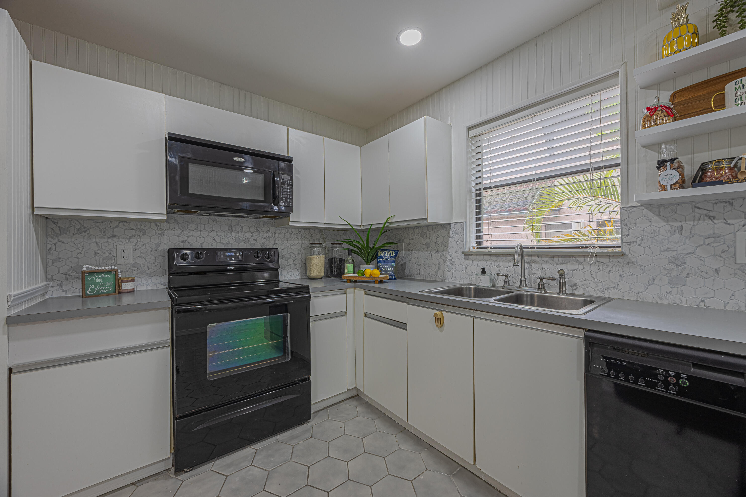 S & R OF INVERRARY - Residential