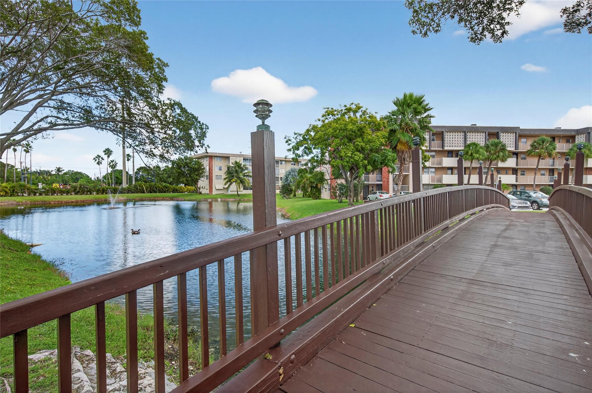 LAUDERDALE OAKS CONDO - Residential