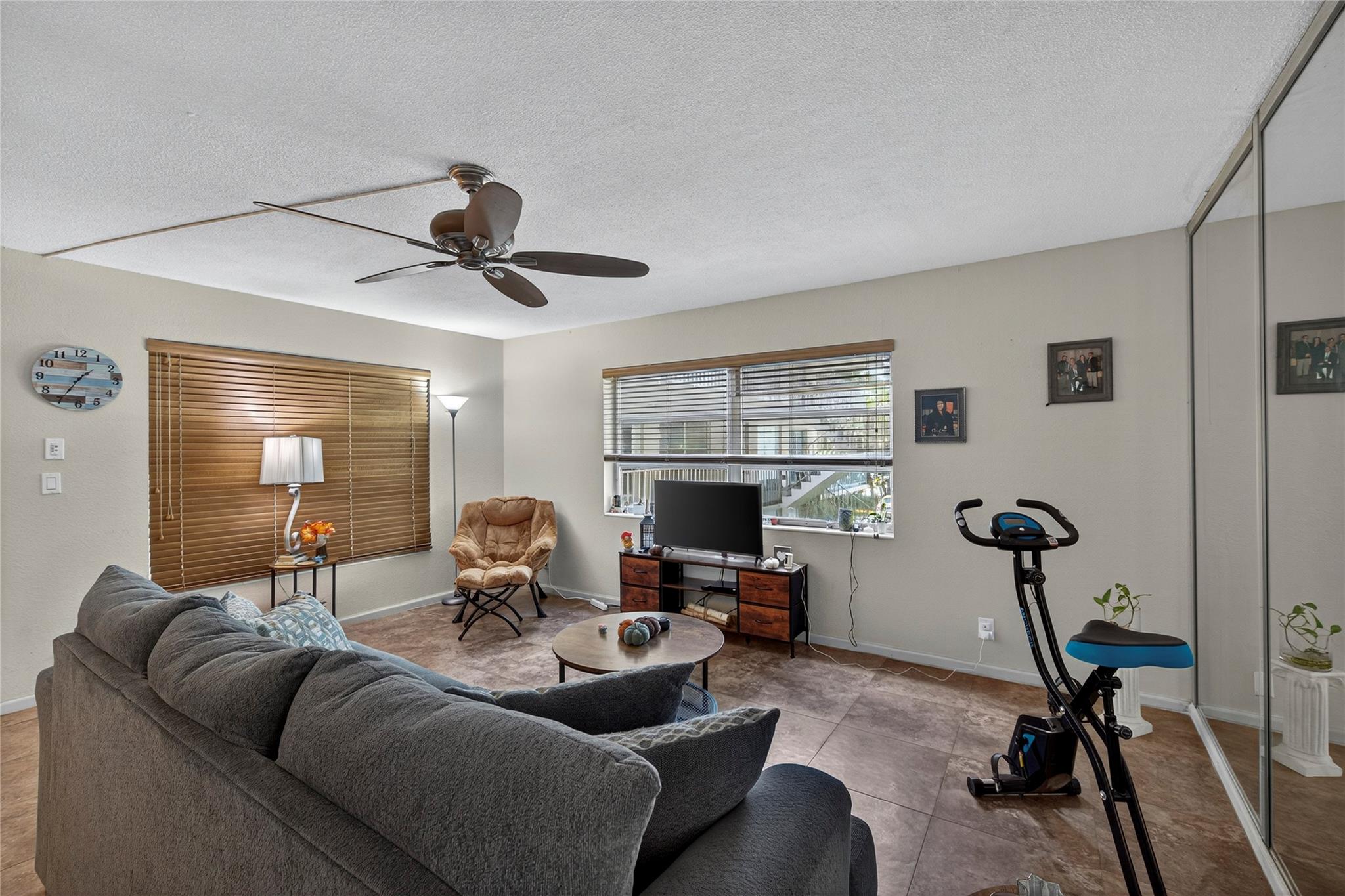 LAUDERDALE OAKS CONDO - Residential