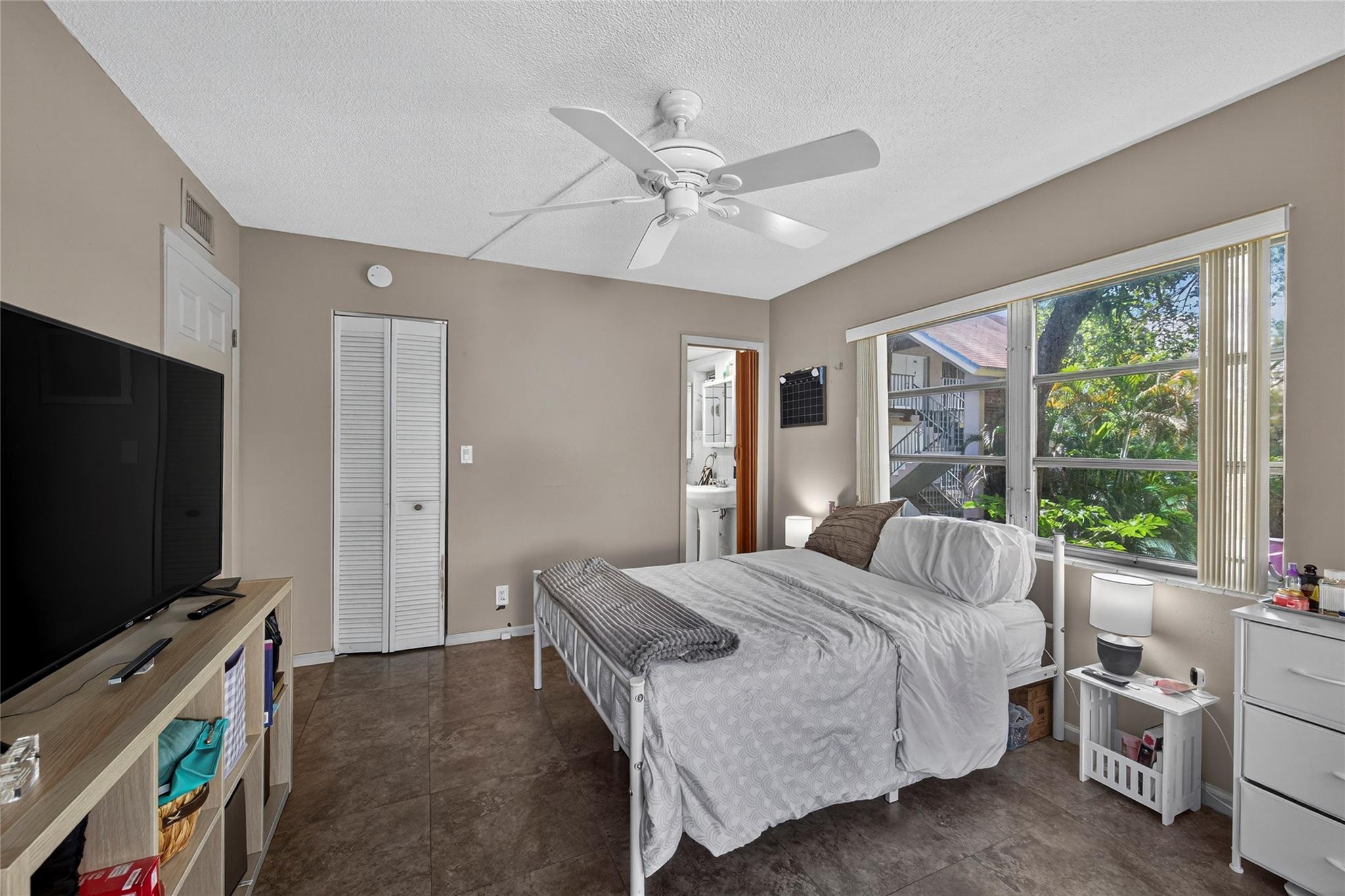 LAUDERDALE OAKS CONDO - Residential