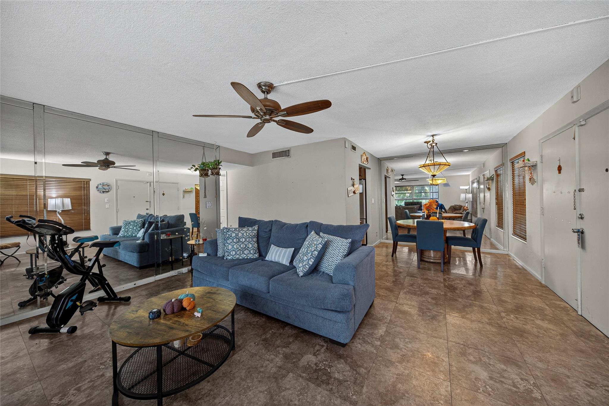 LAUDERDALE OAKS CONDO - Residential