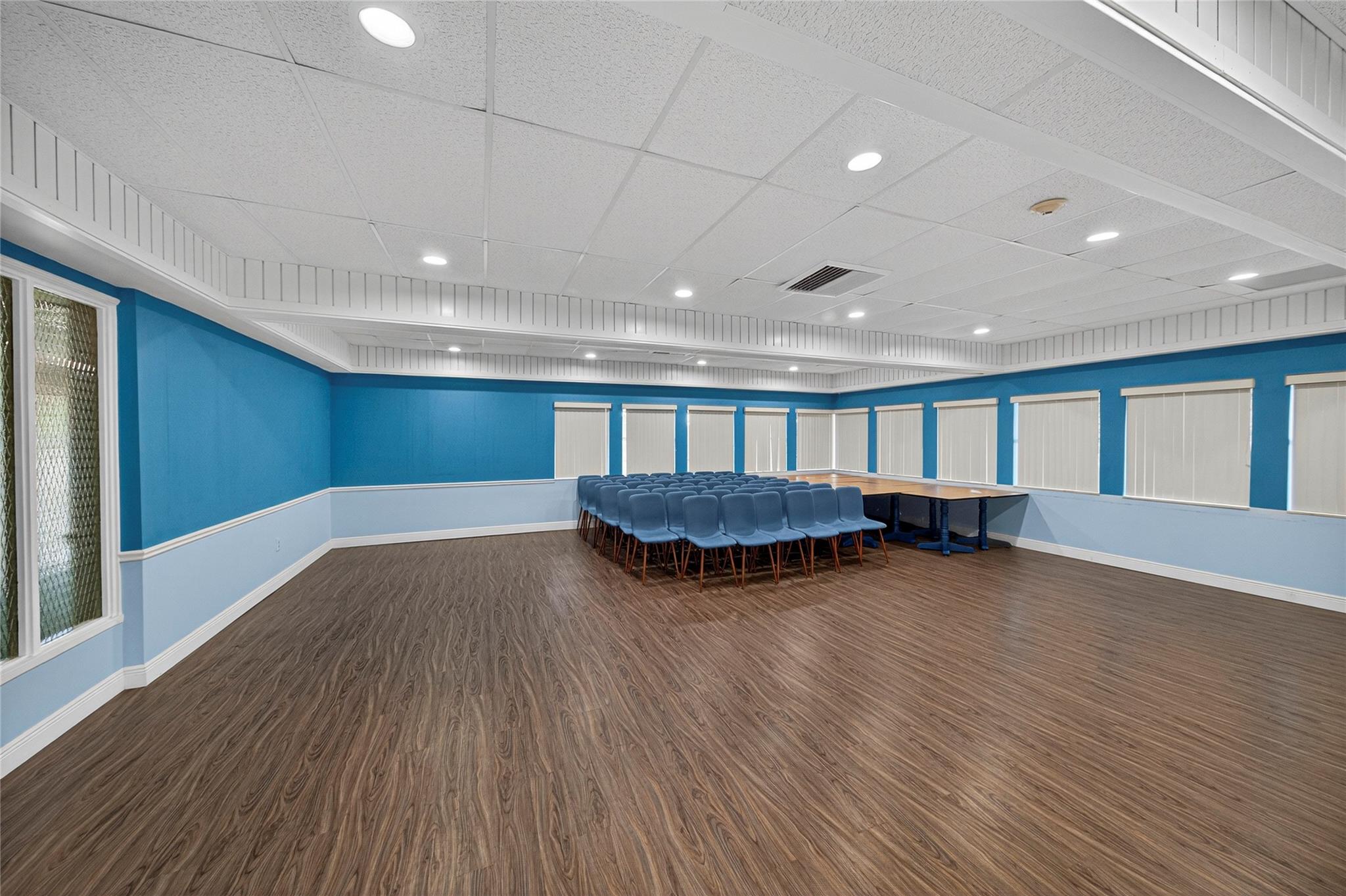 LAUDERDALE OAKS CONDO - Residential