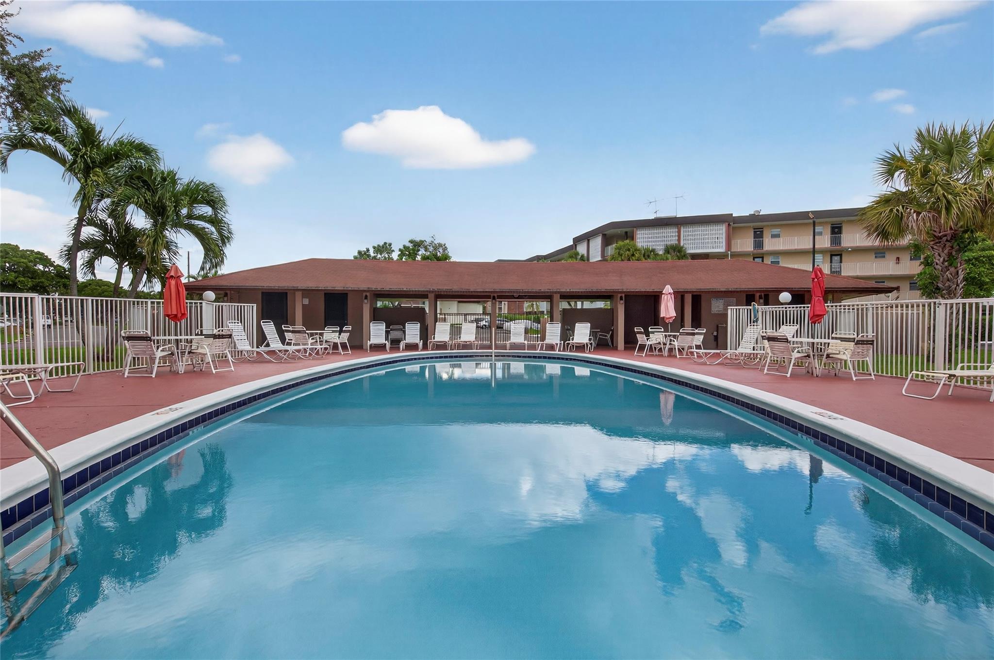 LAUDERDALE OAKS CONDO - Residential