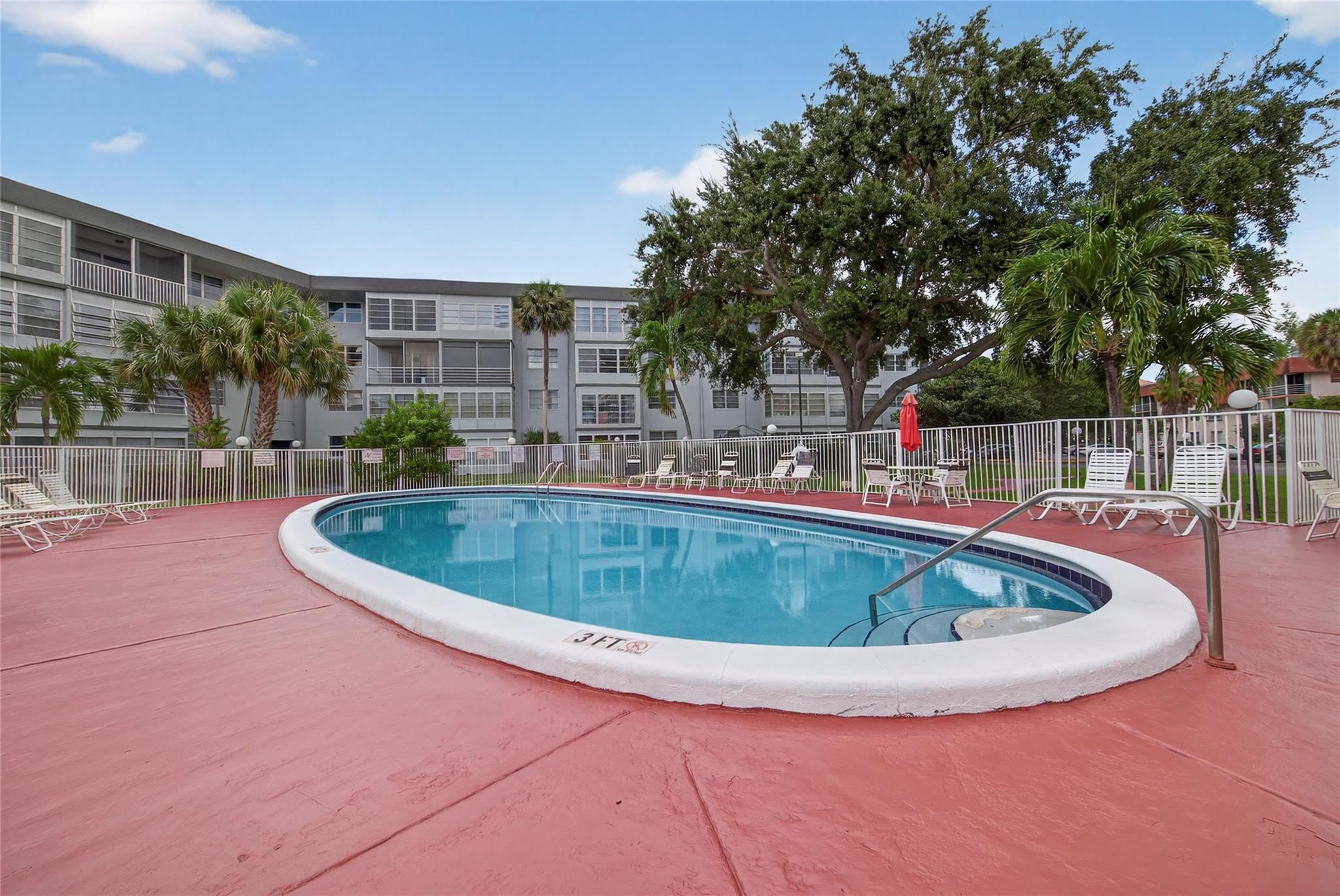 LAUDERDALE OAKS CONDO - Residential