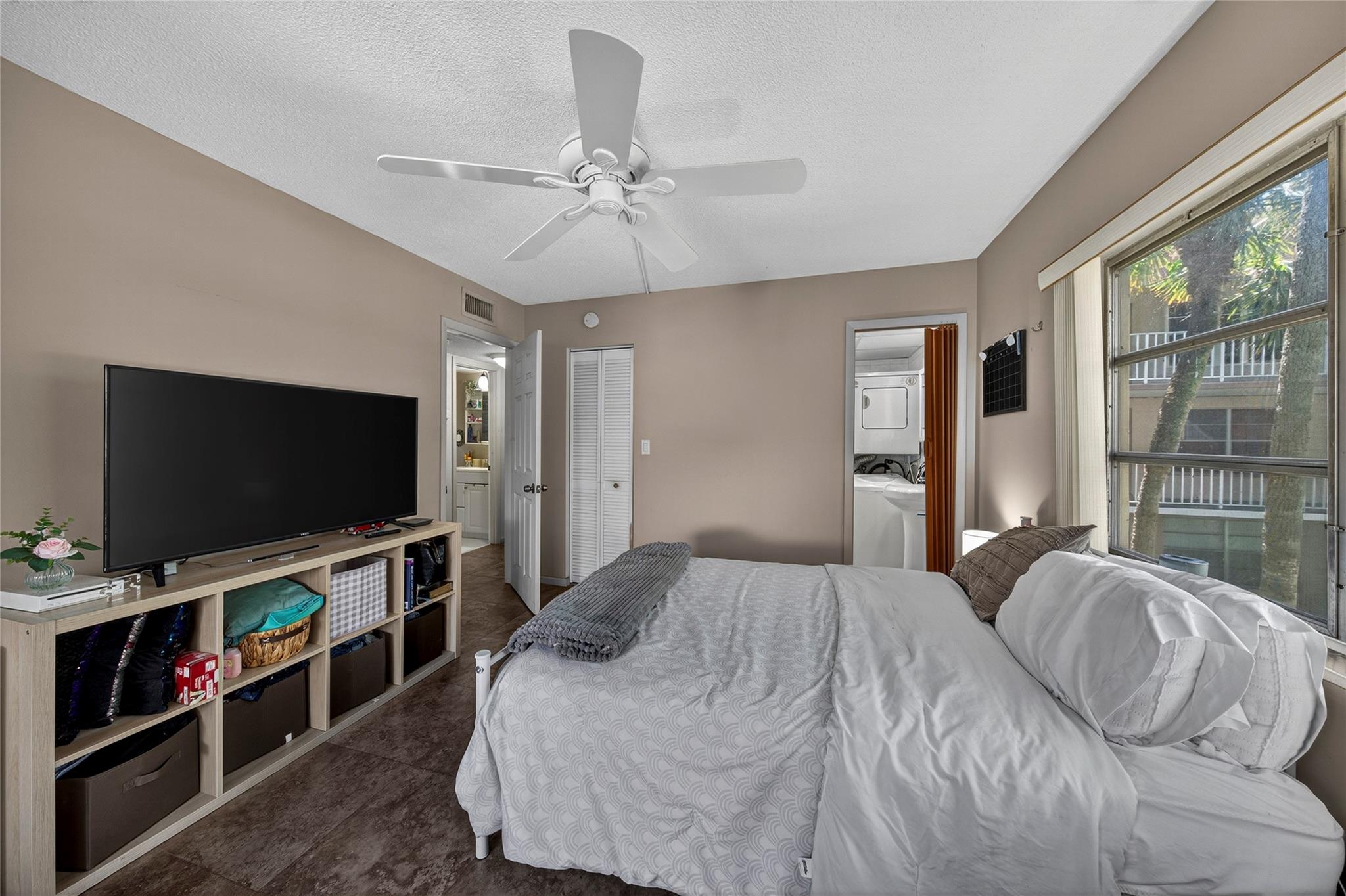 LAUDERDALE OAKS CONDO - Residential