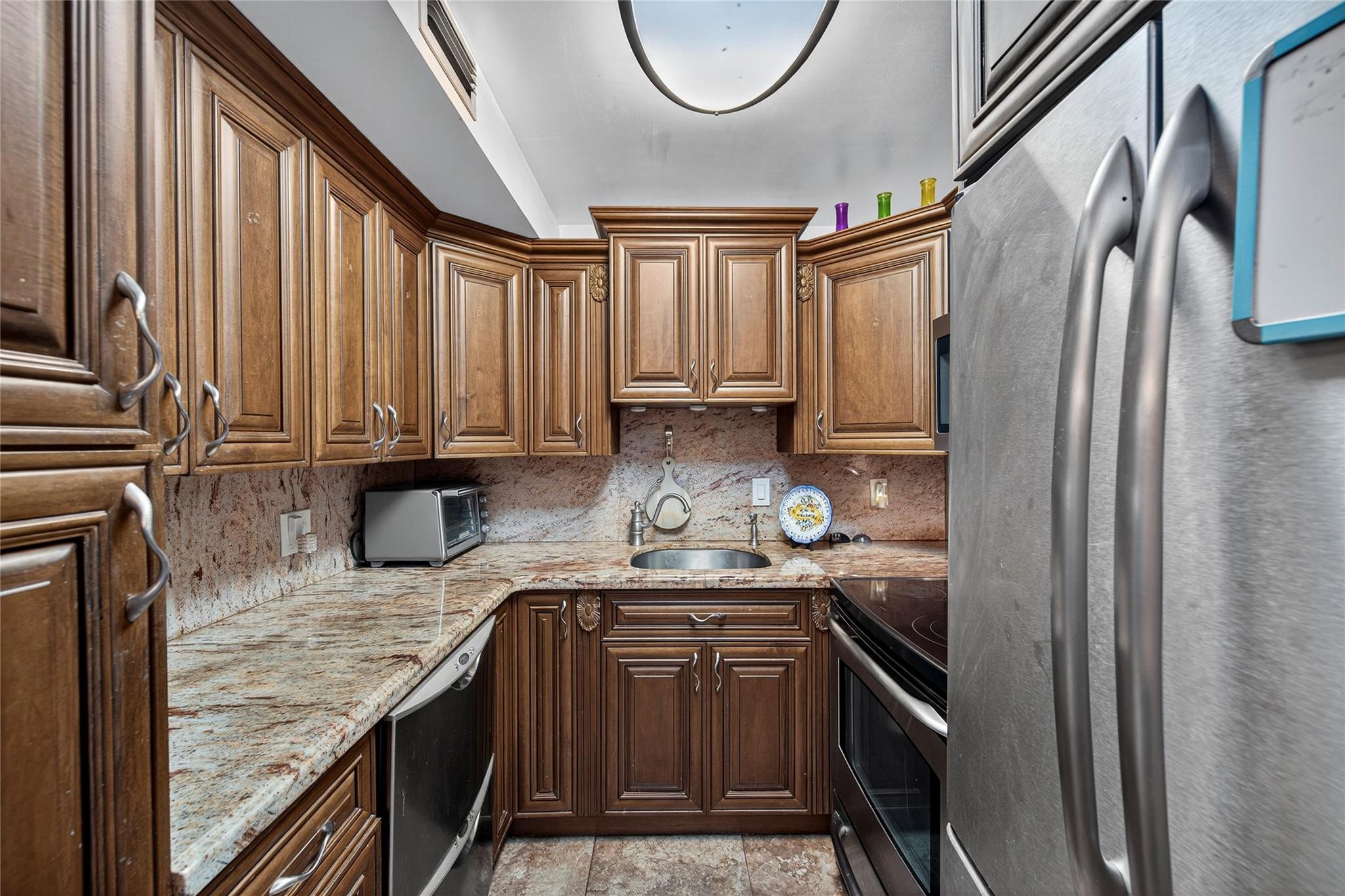 LAUDERDALE OAKS CONDO - Residential