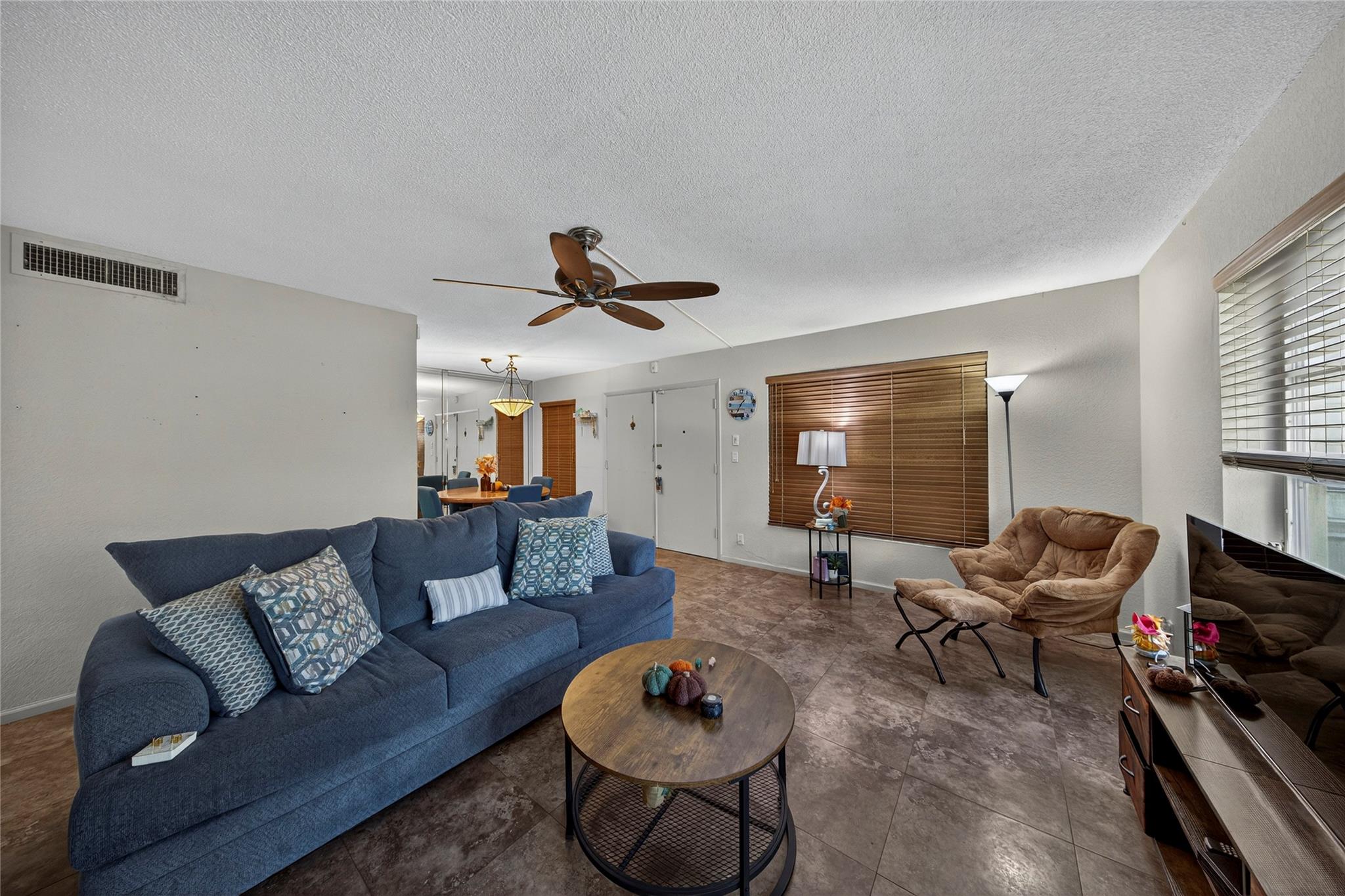 LAUDERDALE OAKS CONDO - Residential
